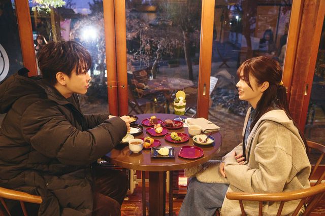 「私の夫と結婚して」メイキングより佐藤健、小芝風花