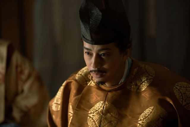 伊周、発狂！渾身の呪詛シーン「光る君へ」第38回場面写真（6枚目）