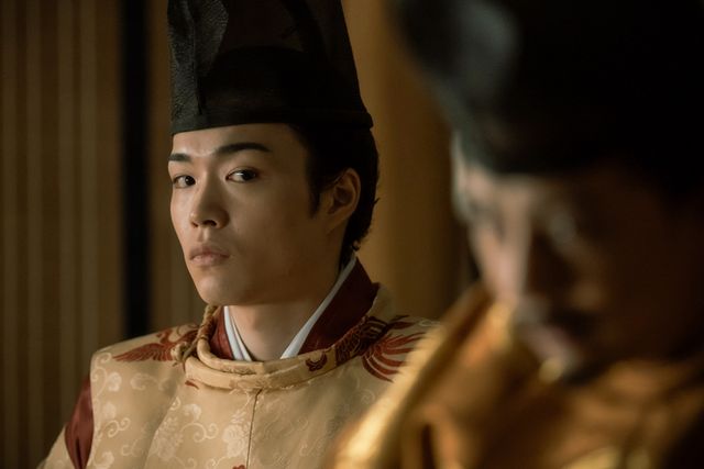 伊周、発狂！渾身の呪詛シーン「光る君へ」第38回場面写真（7枚目）