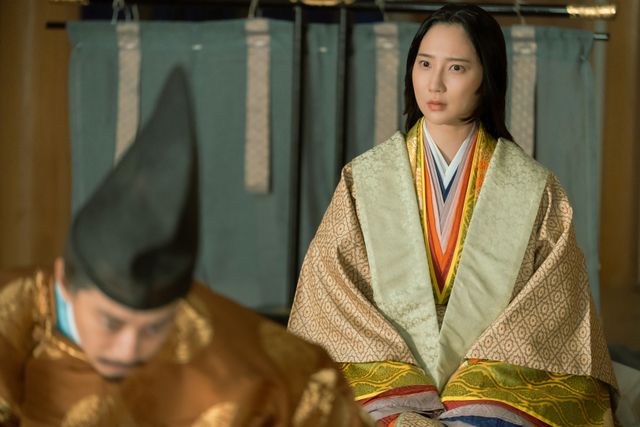 伊周、発狂！渾身の呪詛シーン「光る君へ」第38回場面写真（8枚目）