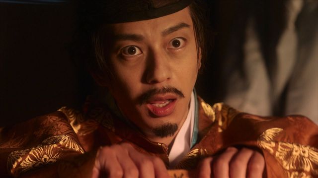 伊周、発狂！渾身の呪詛シーン「光る君へ」第38回場面写真（16枚目）