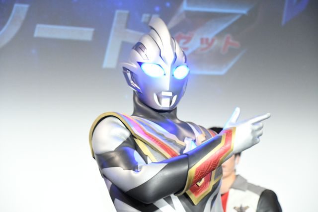 イーヴィルトリガー襲来!『ウルトラマントリガー エピソードZ』完成披露舞台あいさつ:フォトギャラリー