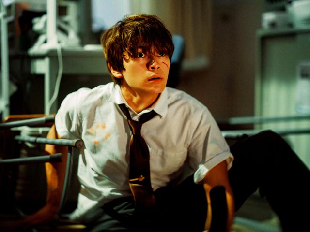 眞栄田郷敦が驚愕の表情！映画『カラダ探し』場面カット：フォトギャラリー