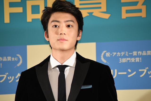 伊藤健太郎と『グリーンブック』ピーター・ファレリー監督がハグ！（4枚目）