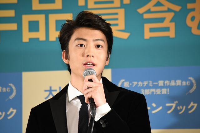 伊藤健太郎と『グリーンブック』ピーター・ファレリー監督がハグ！（11枚目）