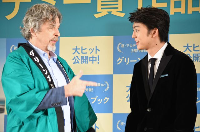 伊藤健太郎と『グリーンブック』ピーター・ファレリー監督がハグ！（12枚目）