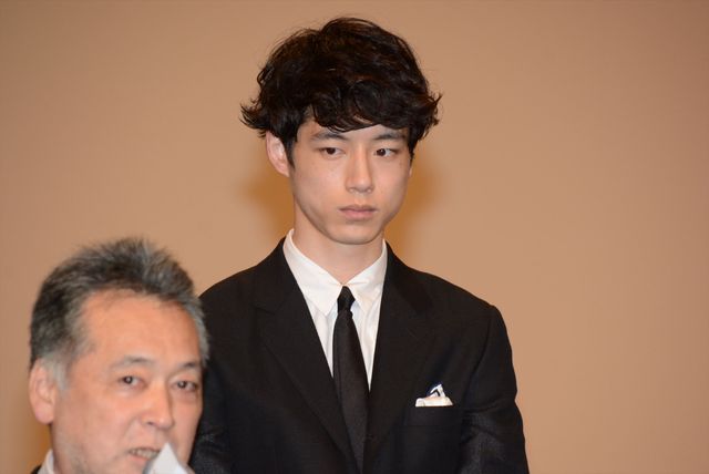 佐藤浩市、榮倉奈々、綾野剛、瑛太、窪田正孝、坂口健太郎らが大集合！映画『64－ロクヨン－前編／後編』完成報告会見フォトギャラリー（9枚目）