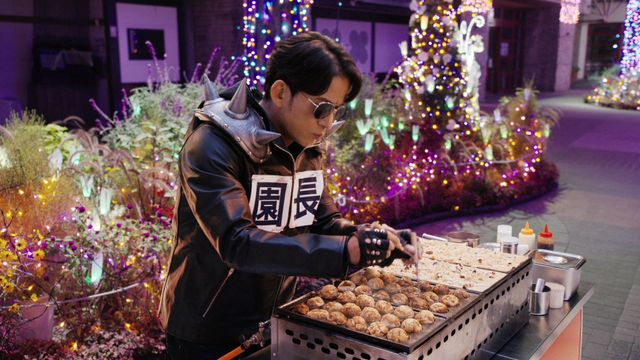 “超ひらパー兄さん”が『SUKIYAKI 上を向いて歩こう』とコラボ！：フォトギャラリー