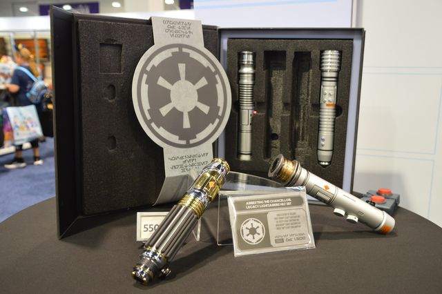 『スター・ウォーズ』限定1,500セットのライトセーバーボックス!「D23」限定グッズまとめ:フォトギャラリー