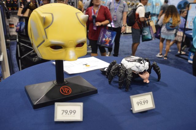 『スター・ウォーズ』限定1,500セットのライトセーバーボックス！「D23」限定グッズまとめ（4枚目）