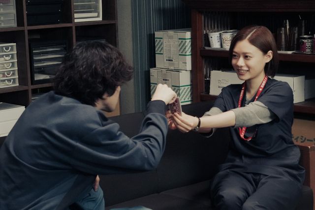 三瓶先生＆ミヤビのババ抜きが可愛すぎる！「アンメット」第8話場面写真：フォトギャラリー