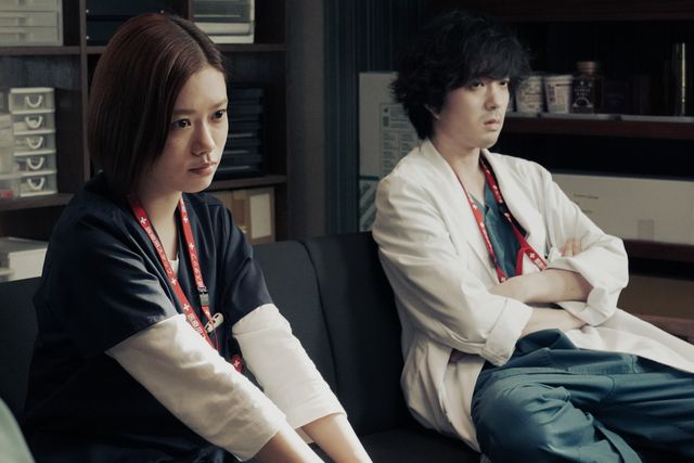 三瓶先生＆ミヤビのババ抜きが可愛すぎる！「アンメット」第8話場面写真（6枚目）