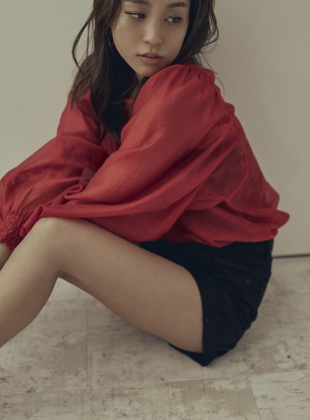 岡副麻希のヘルシー“軟体ボディ”に密着！（4枚目）