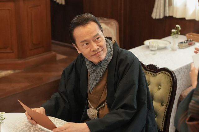 【画像9枚】「ブラッサム」珠（石橋静河）がウエイトレスとして働き始めて…第23回場面写真（4枚目）