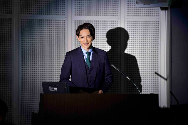 瞳がうるうる＆キラキラしている安達「30歳まで童貞だと魔法使いになれるらしい」第7話場面カット（4枚目）