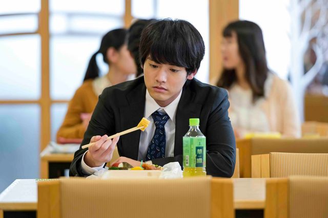 瞳がうるうる＆キラキラしている安達「30歳まで童貞だと魔法使いになれるらしい」第7話場面カット（7枚目）