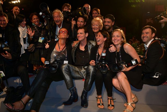 ジム・キャリー、女性フォトグラファーにキスも！（2枚目）