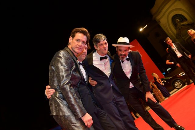 ジム・キャリー、女性フォトグラファーにキスも！（5枚目）