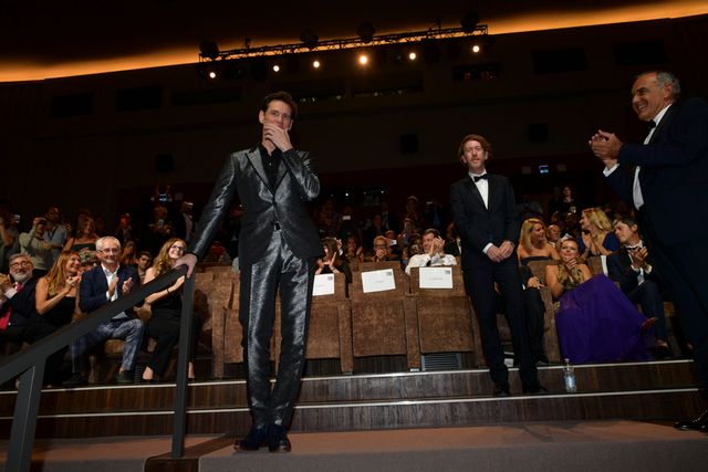 ジム・キャリー、女性フォトグラファーにキスも！（9枚目）