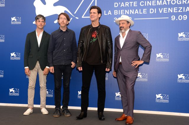 ジム・キャリー、女性フォトグラファーにキスも！（14枚目）