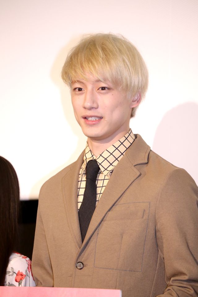 坂口健太郎＆miwaが二人で100ポーズ！『君と100回目の恋』女子高生限定試写会フォトギャラリー（8枚目）