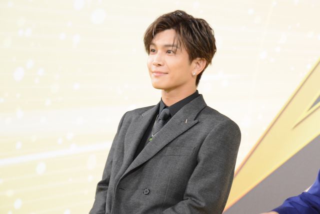 岩田剛典、まばゆいオーラ！『聖☆おにいさん』映画版、完成報告会の様子（2枚目）