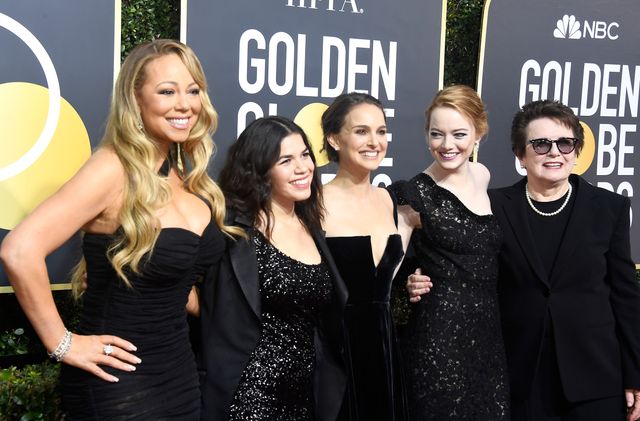 第75回ゴールデン・グローブ賞は真っ黒！  - 左から歌手のマライア・キャリー、女優のアメリカ・フェレーラ、ナタリー・ポートマン、エマ・ストーン、テニス選手のビリー・ジーン・キング