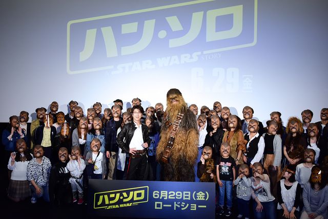 及川光博、イベントでチューバッカとハグ！『ハン・ソロ』特別イベント（13枚目）