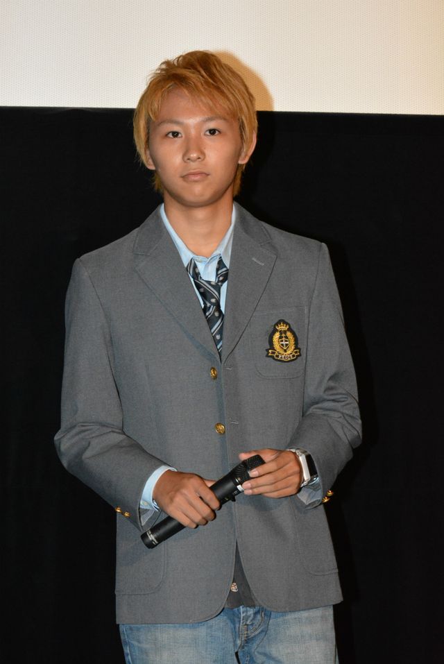 須賀健太が金髪に！舞台あいさつ写真ギャラリー（11枚目）