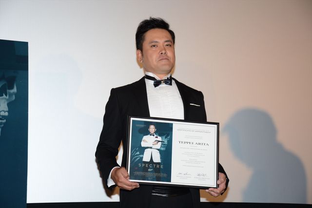 くりぃむ有田、なりきり『007』＆緊張でガチガチ！フォトギャラリー（6枚目）