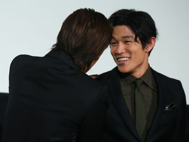 白石隼也＆鈴木亮平が『彼岸島』丸太にヒットを願う？フォトギャラリー（3枚目）