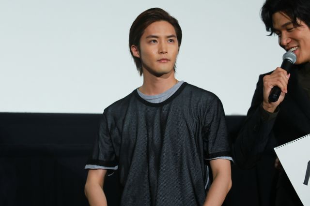 白石隼也＆鈴木亮平が『彼岸島』丸太にヒットを願う？フォトギャラリー（4枚目）