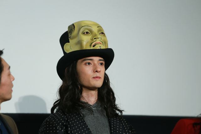 白石隼也＆鈴木亮平が『彼岸島』丸太にヒットを願う？フォトギャラリー（7枚目）