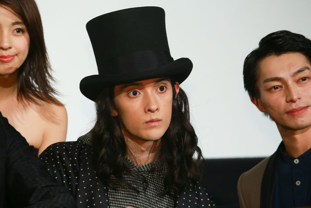 白石隼也＆鈴木亮平が『彼岸島』丸太にヒットを願う？フォトギャラリー（9枚目）