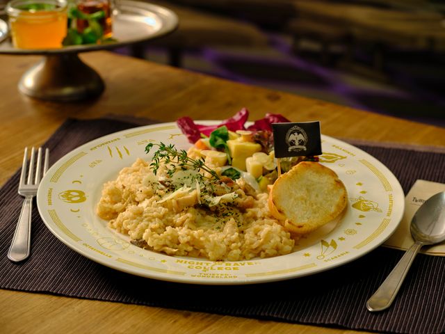 ツイステの世界観が！「ディズニー ツイステッドワンダーランド」OH MY CAFE（4枚目）