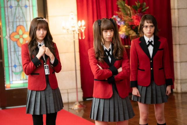 生田絵梨花が果たし状を突き付ける！「賭ケグルイ双」場面写真：フォトギャラリー