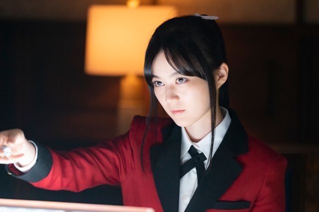 生田絵梨花が果たし状を突き付ける！「賭ケグルイ双」場面写真（3枚目）