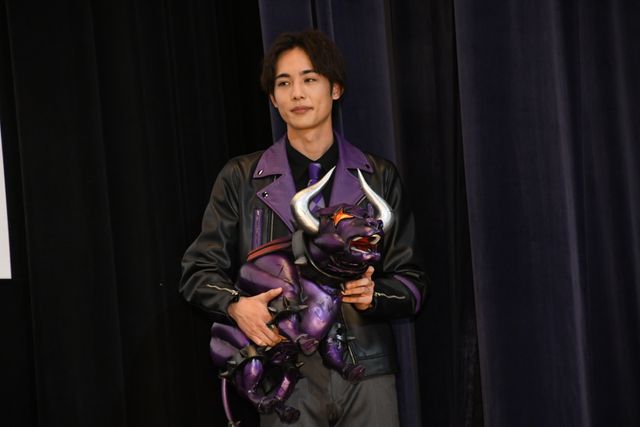 ギーツ・簡秀吉、バッファ・杢代和人不在でボケ連発!？『ガッチャード＆ギーツ』初日舞台あいさつ（13枚目）