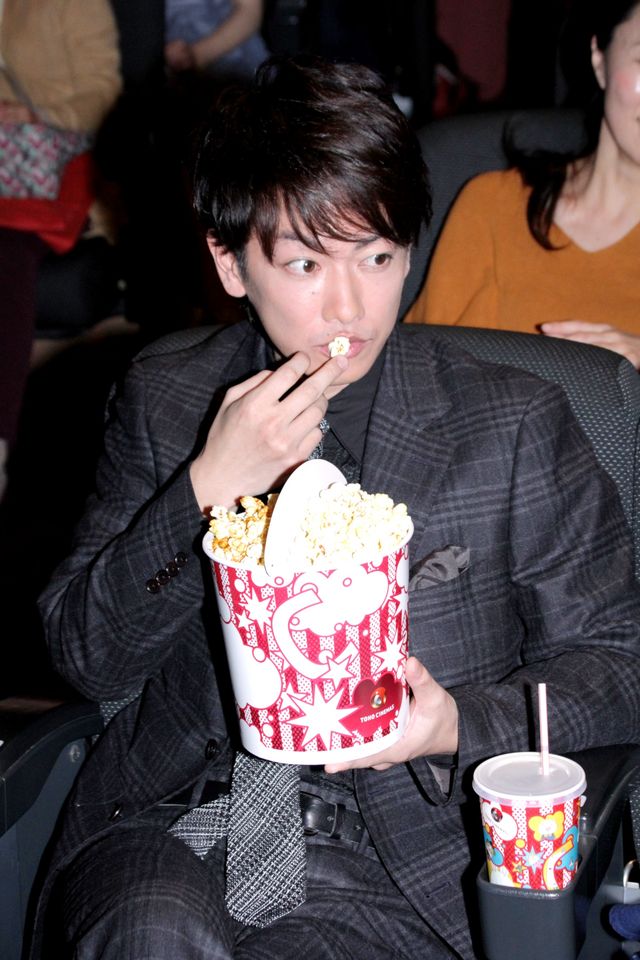 佐藤健ポップコーン食べる姿がかわいすぎる…！：フォトギャラリー