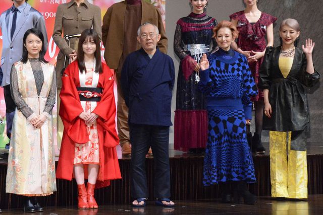 橋本環奈＆上白石萌音が千尋役！舞台「千と千尋の神隠し」製作発表会見（4枚目）