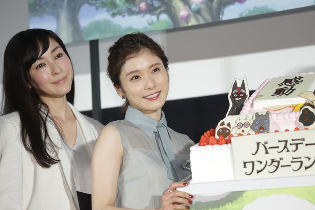 松岡茉優、特製ケーキにフーッ！杏＆麻生久美子らと『バースデー・ワンダーランド』初日を祝福（10枚目）
