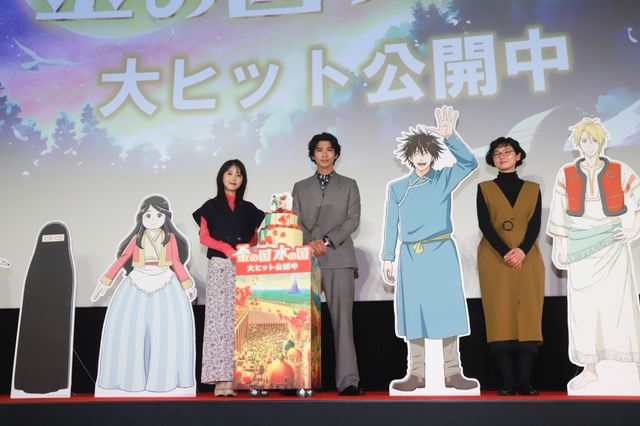 ほほ笑む浜辺美波が美しい　映画『金の国　水の国』公開記念舞台あいさつ（7枚目）