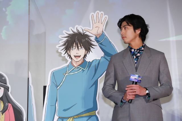 ほほ笑む浜辺美波が美しい　映画『金の国　水の国』公開記念舞台あいさつ（9枚目）