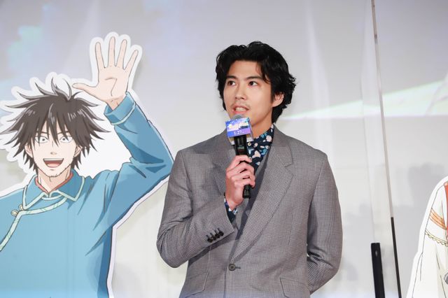 ほほ笑む浜辺美波が美しい　映画『金の国　水の国』公開記念舞台あいさつ（10枚目）