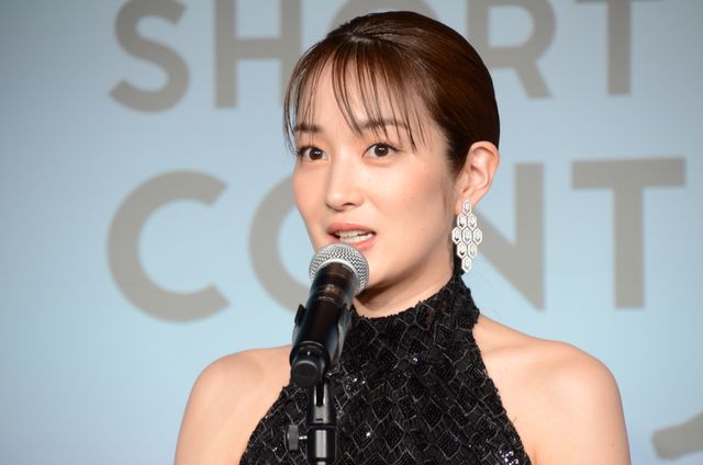 高梨臨、美しすぎるドレス姿で魅了！（5枚目）