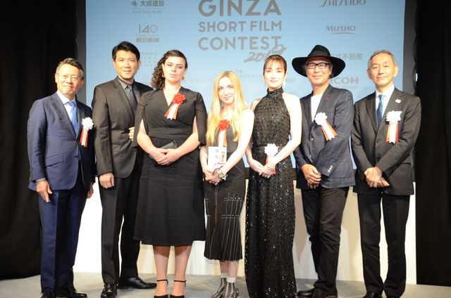 高梨臨、美しすぎるドレス姿で魅了！（15枚目）