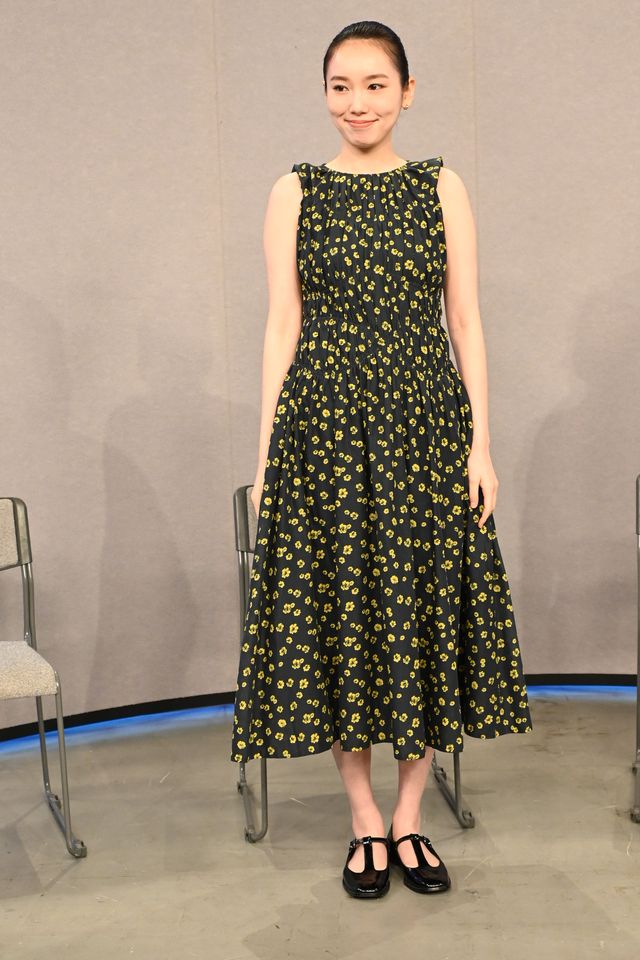 飯豊まりえ、ふんわり花柄ドレスで登壇！「泉京香は黙らない」取材会（3枚目）