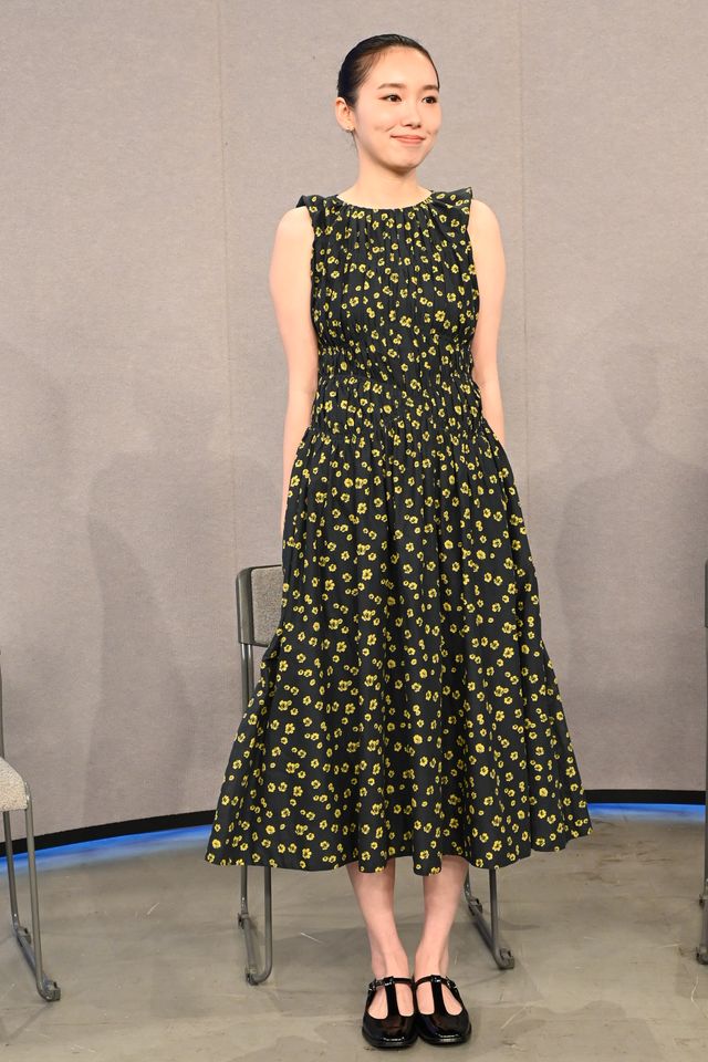 飯豊まりえ、ふんわり花柄ドレスで登壇！「泉京香は黙らない」取材会（5枚目）