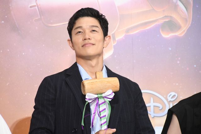 鈴木亮平・今田美桜『バズ・ライトイヤー』初日舞台あいさつ（8枚目）