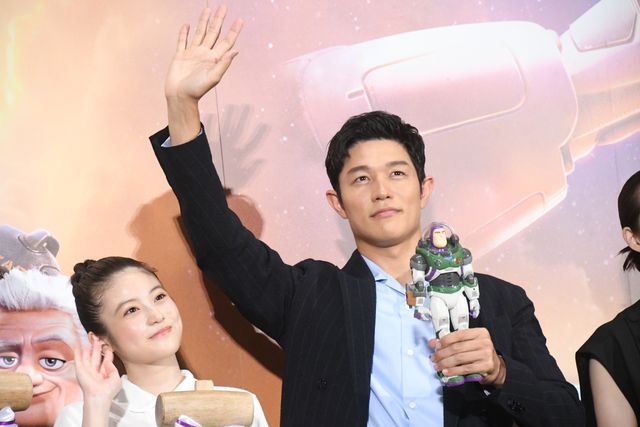鈴木亮平・今田美桜『バズ・ライトイヤー』初日舞台あいさつ（9枚目）